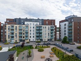 Spacious 2BR Apt - Lake View & Sauna