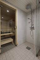 Spacious 2BR Apt - Lake View & Sauna
