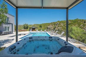 Villa River Rose With Pool and Jacuzzi