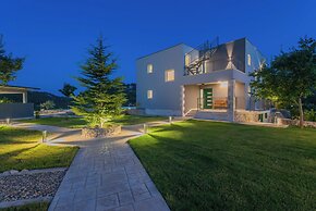 Villa River Rose With Pool and Jacuzzi
