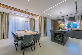 Villa River Rose With Pool and Jacuzzi