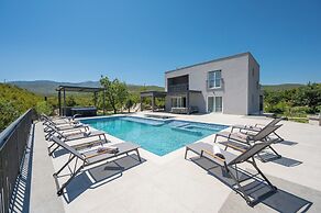 Villa River Rose With Pool and Jacuzzi