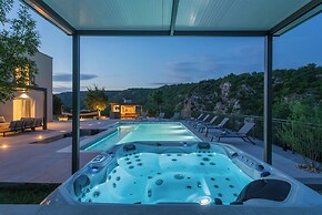 Villa River Rose With Pool and Jacuzzi