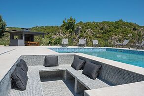 Villa River Rose With Pool and Jacuzzi