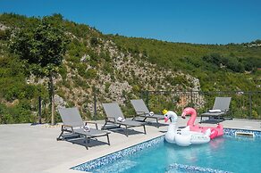 Villa River Rose With Pool and Jacuzzi