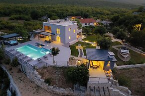 Villa River Rose With Pool and Jacuzzi