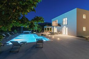 Villa River Rose With Pool and Jacuzzi