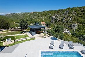 Villa River Rose With Pool and Jacuzzi