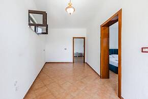 Red House 2 in Shkod r