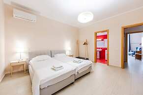 Marina Mirage Apartment Beachfront 2BR
