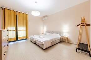 Marina Mirage Apartment Beachfront 2BR