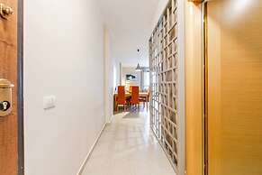 Marina Mirage Apartment Beachfront 2BR
