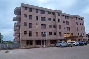 Maxland Hotel Juja