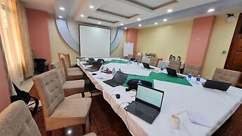 Maxland Hotel Juja