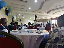 Maxland Hotel Juja