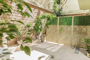Plantaea Studio - Athens Escape