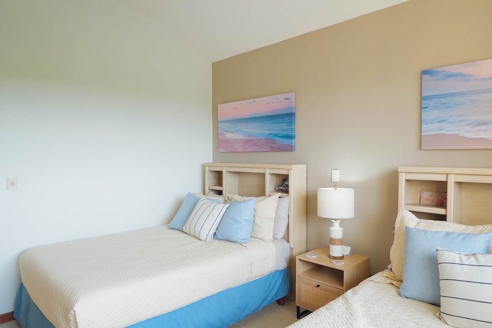 Sleeps 10 Views Beach 1 Block