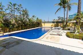 Sleeps 10 Views Beach 1 Block