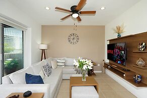 Sleeps 10 Views Beach 1 Block