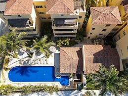 Sleeps 10 Views Beach 1 Block