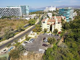 Sleeps 10 Views Beach 1 Block