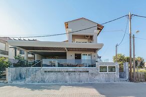 Seaside Nest in Kourouta Steps From the Beach