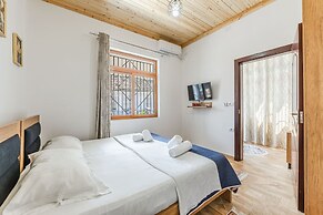 Saraci Rooms 1 in Gjirokast r