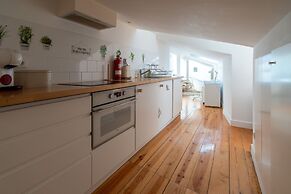 Bairro Alto Tiny Studio by Homing