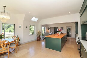 Leafield Cottage