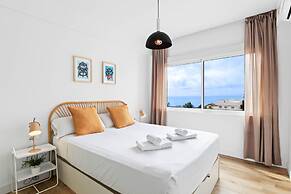 Stylish Stay With Pool & Sea Views