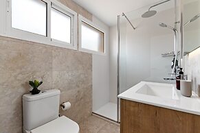 Stylish Stay With Pool & Sea Views
