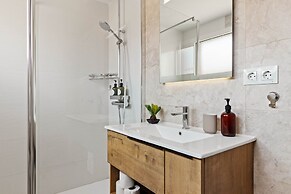 Stylish Stay With Pool & Sea Views