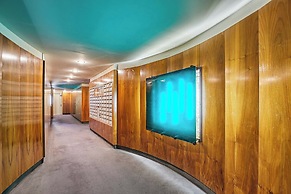 Modern Studio Montaigne Champs Elysees