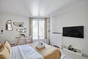 Modern Studio Montaigne Champs Elysees