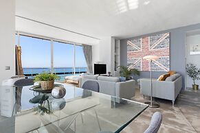 Bright Coastal Apartment With Pool