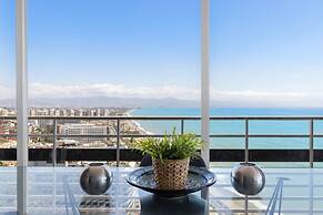 Bright Coastal Apartment With Pool