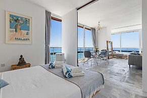 Bright Coastal Apartment With Pool