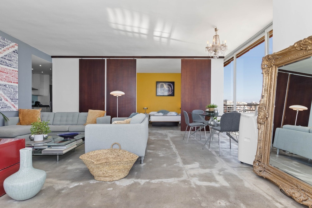 Bright Coastal Apartment With Pool