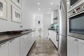 Bright Coastal Apartment With Pool