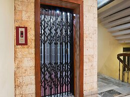 Super Townhouse Jabalpur Railway