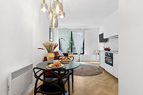 Classy 1BR - Elysee & Madeleine Area