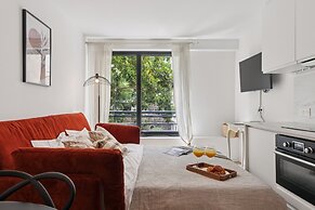 Classy 1BR - Elysee & Madeleine Area