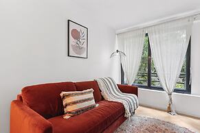 Classy 1BR - Elysee & Madeleine Area