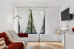 Classy 1BR - Elysee & Madeleine Area
