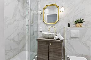 Classy 1BR - Elysee & Madeleine Area