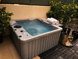 Ocean Park Studio Pool @ Riviera Villa