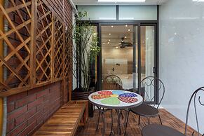 Little Balcony Hang Ca