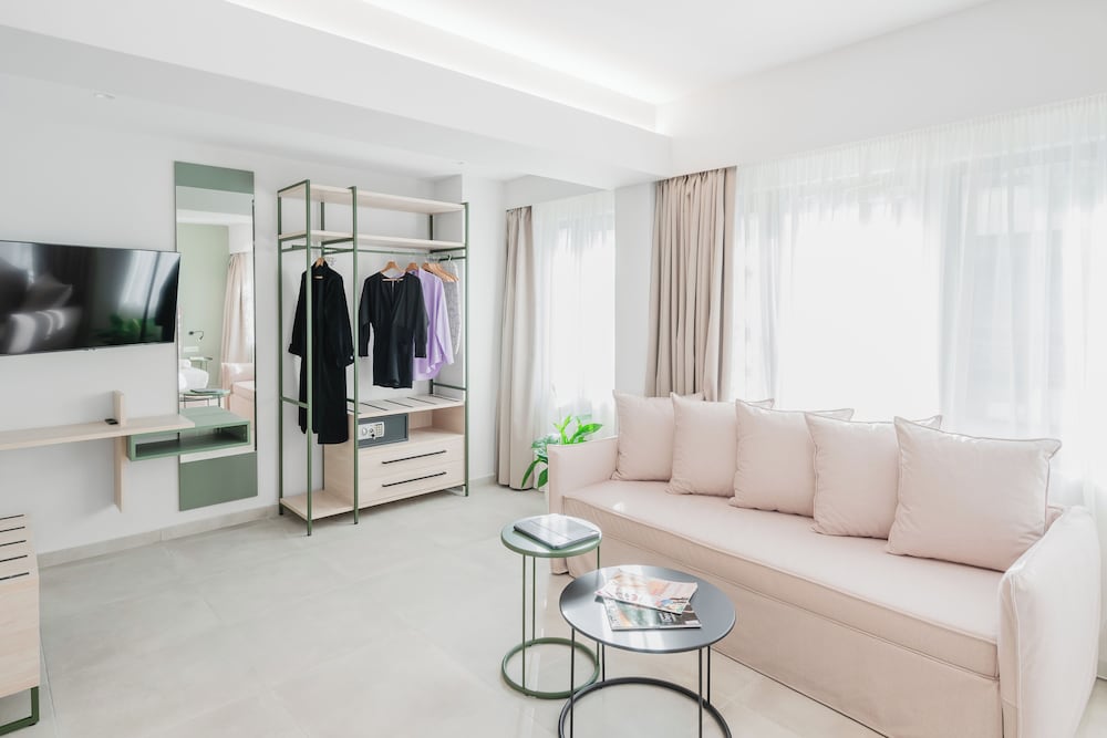 ELA FIVE RESIDENCES