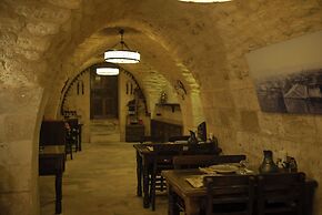 HAYATLI KONAK