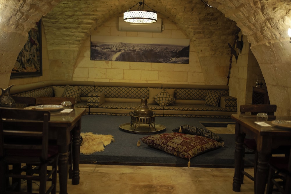 HAYATLI KONAK
